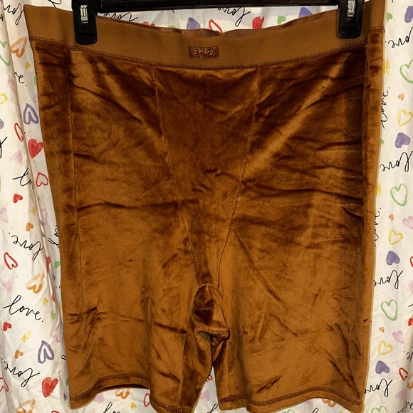 NWT SKIMS Velour Sleepwear Short - Picture 2 of 3